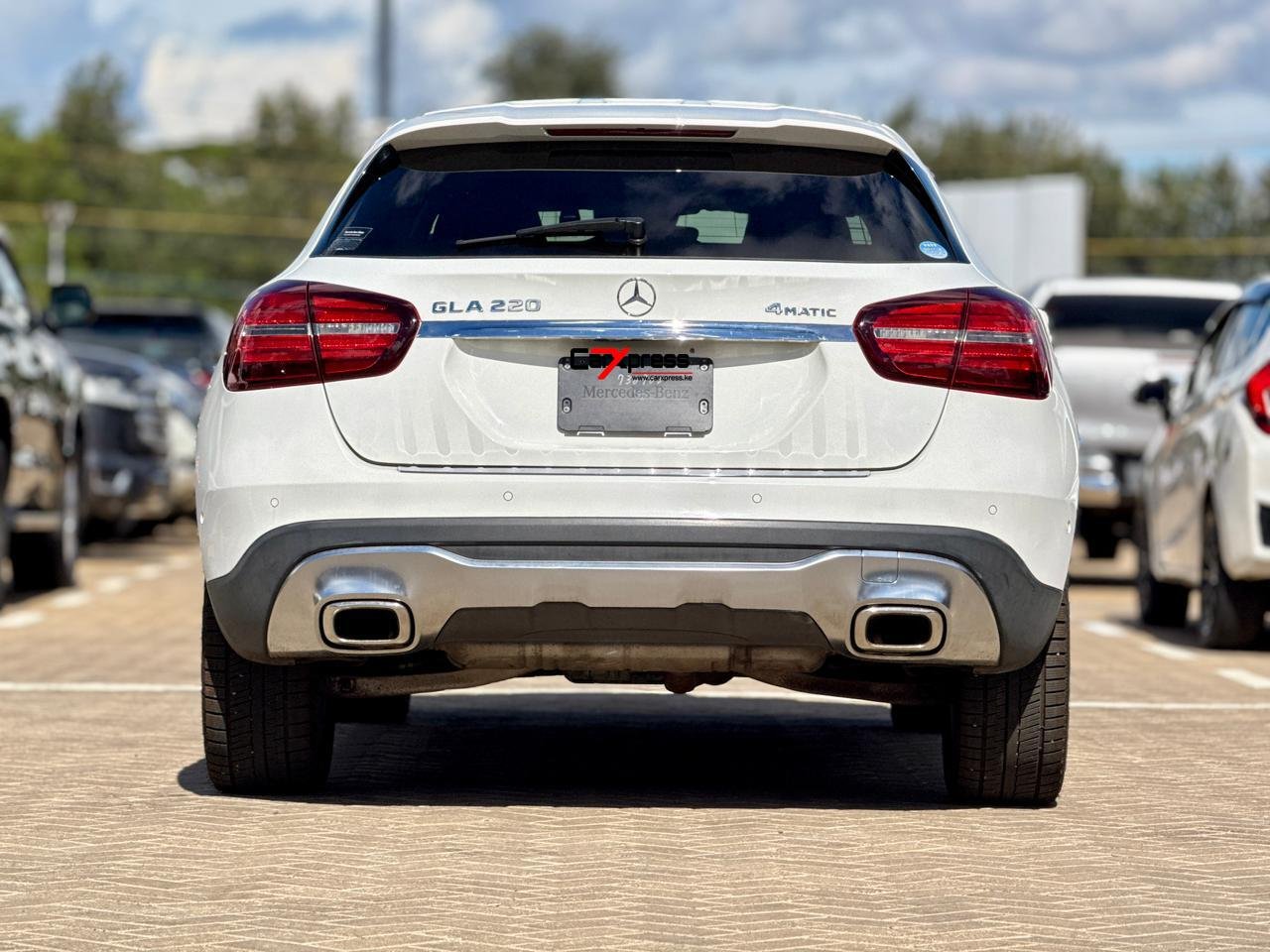 MERCEDES BENZ GLA 220  4MATIC thumbnail 4