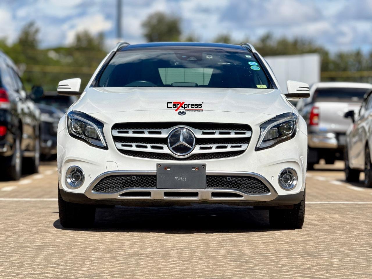MERCEDES BENZ GLA 220  4MATIC thumbnail 3