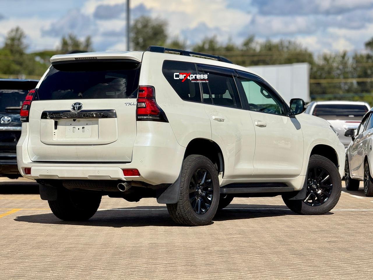 TOYOTA LAND CRUISER PRADO TXL thumbnail 6