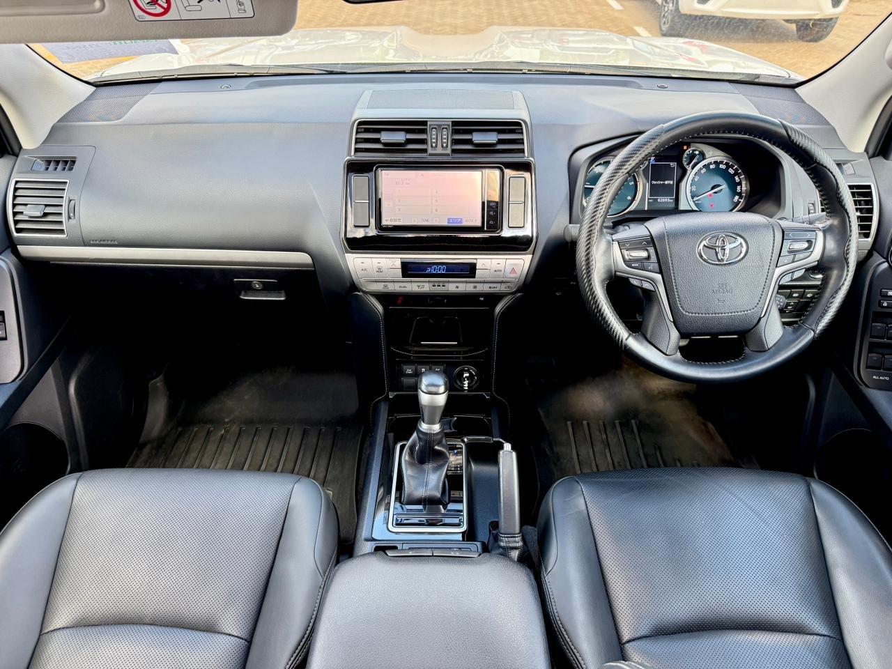 TOYOTA LAND CRUISER PRADO TXL thumbnail 9