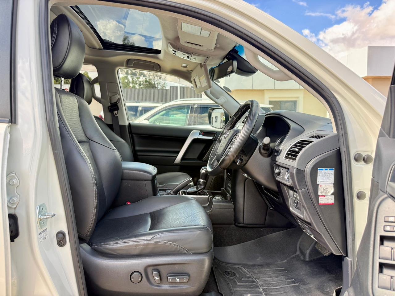 TOYOTA LAND CRUISER PRADO TXL thumbnail 7