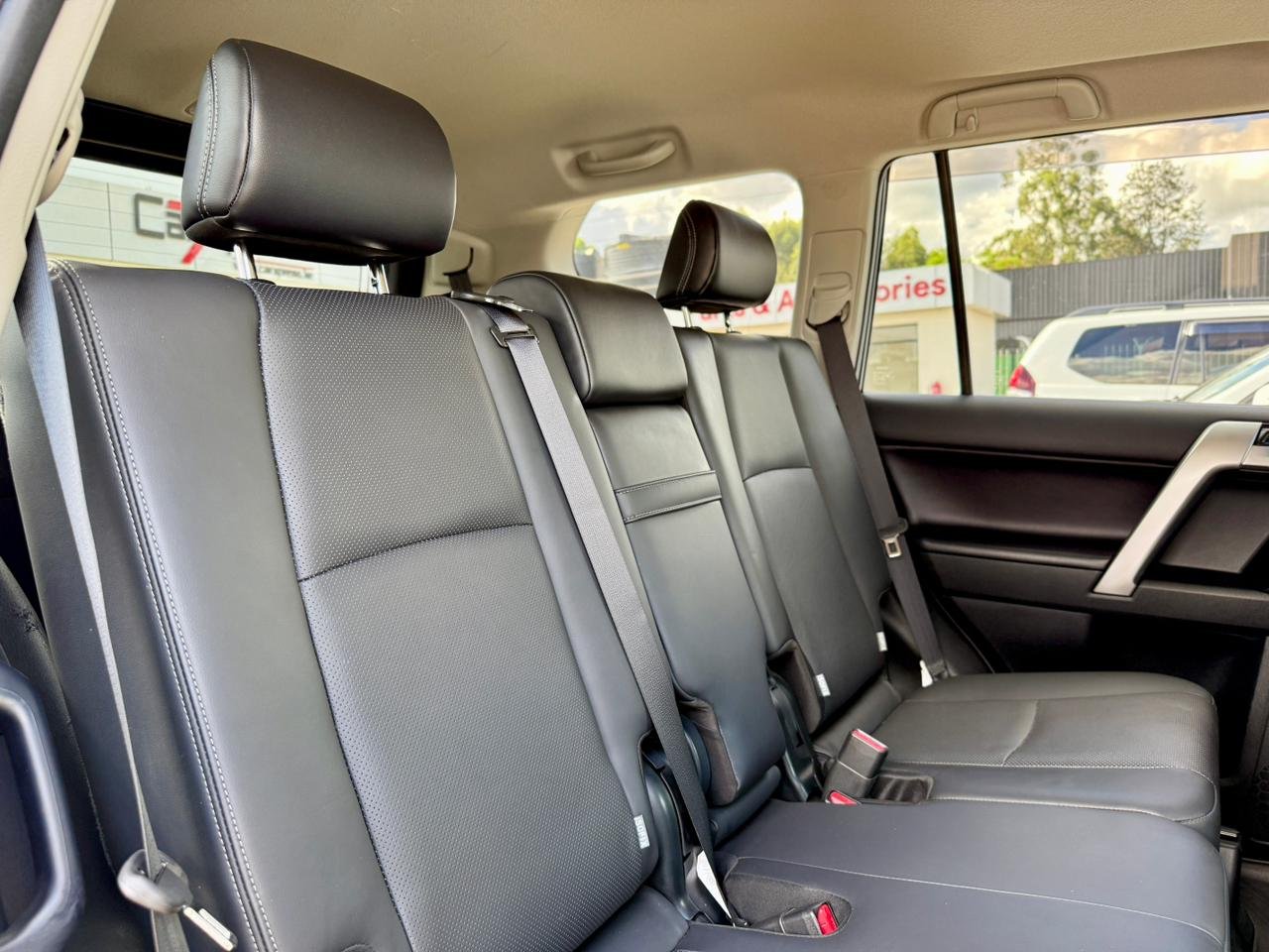 TOYOTA LAND CRUISER PRADO TXL thumbnail 14