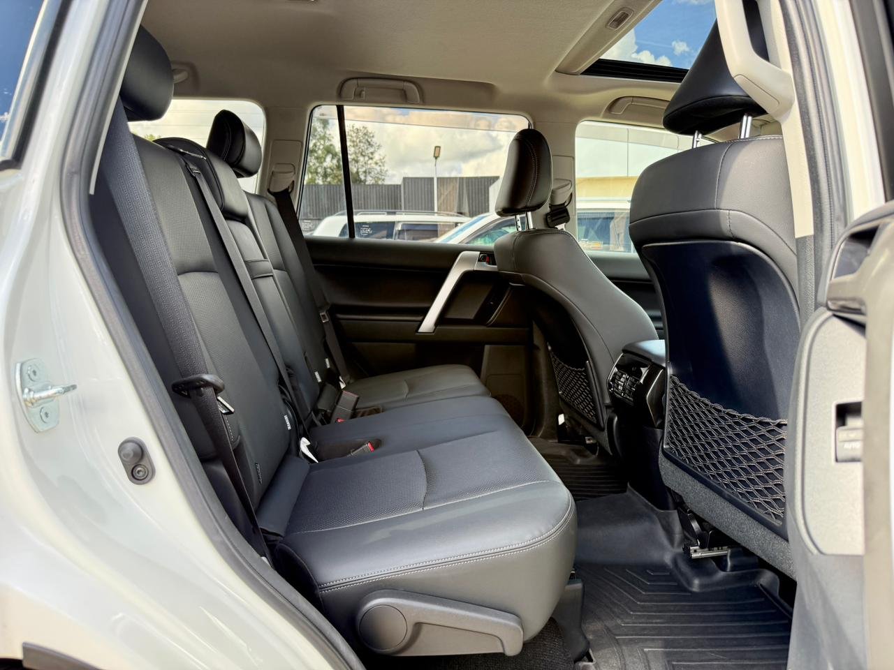 TOYOTA LAND CRUISER PRADO TXL thumbnail 13