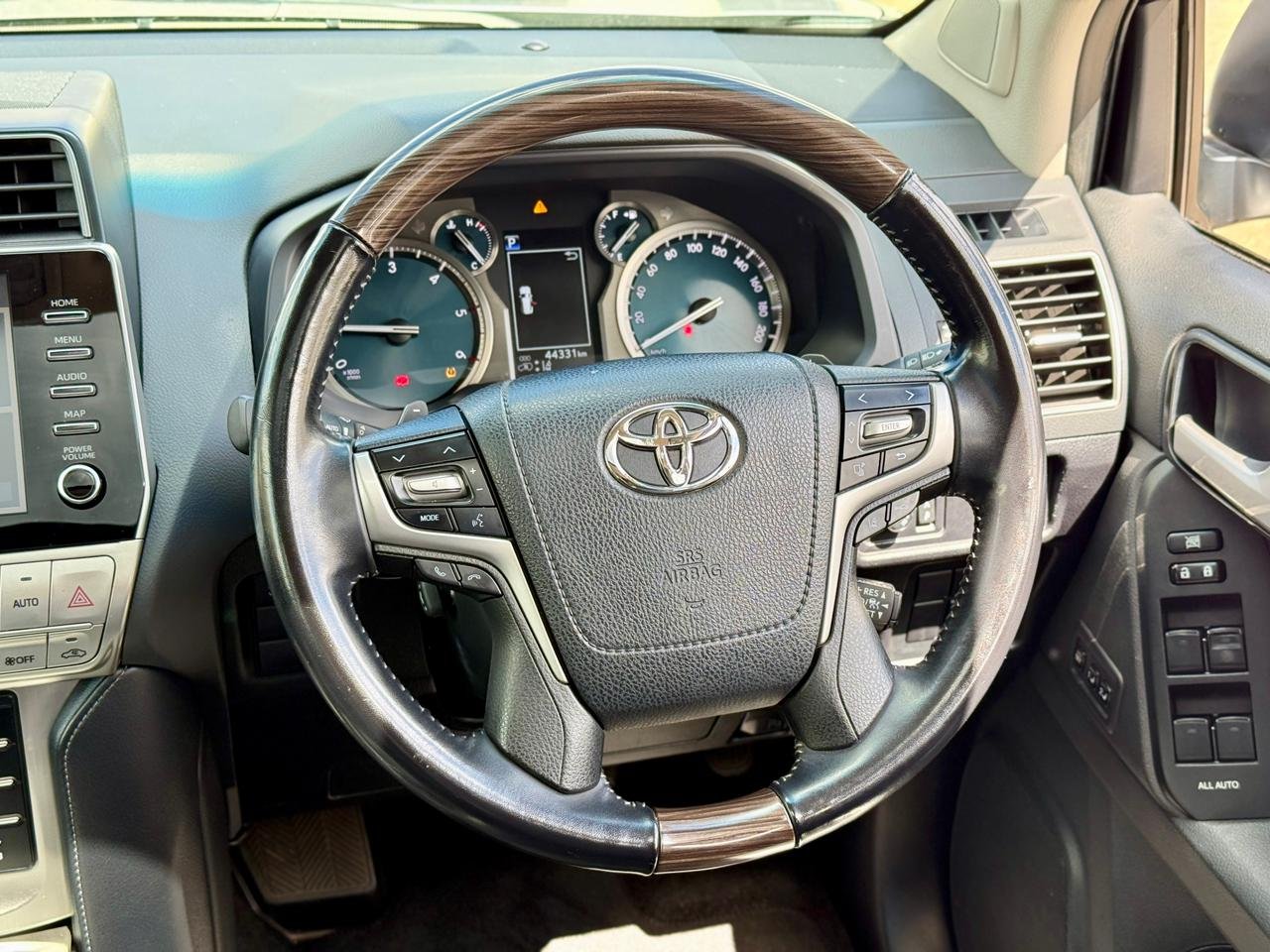 TOYOTA LAND CRUISER PRADO VXL thumbnail 14