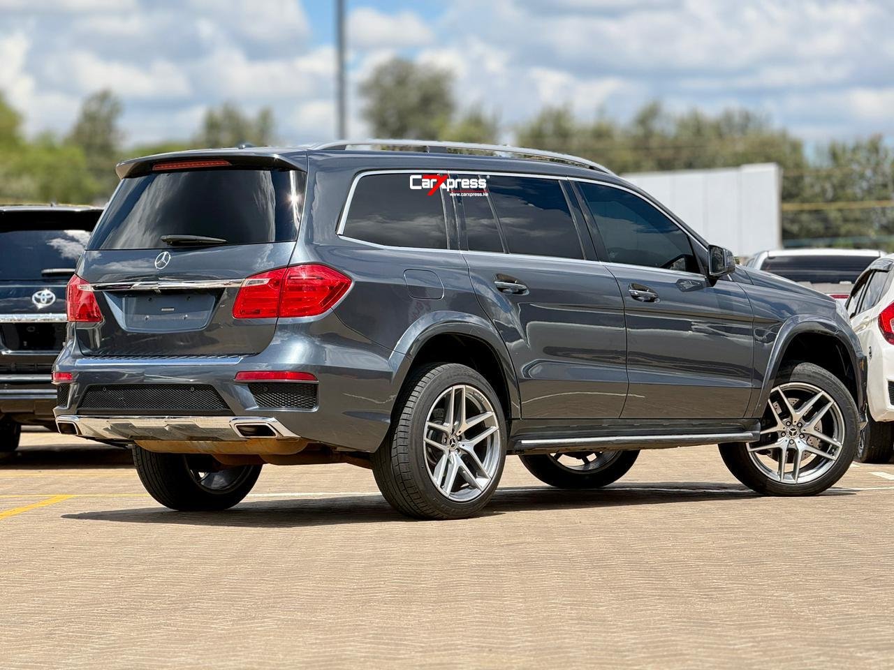 MERCEDES BENZ GLS 500 4MATIC thumbnail 6