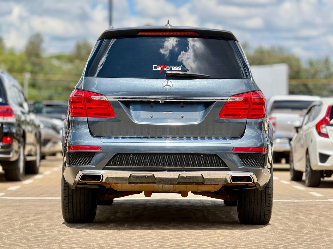 MERCEDES BENZ GLS 500 4MATIC thumbnail 4