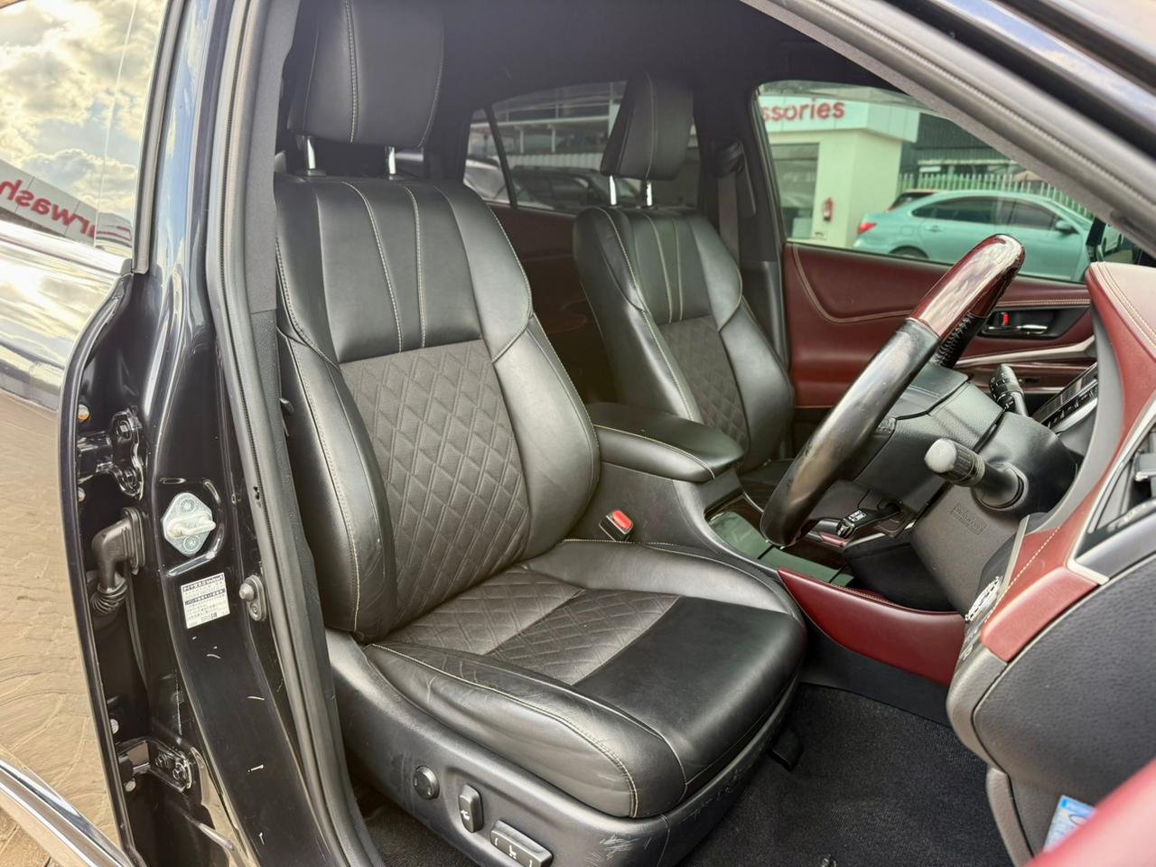 TOYOTA HARRIER thumbnail 8
