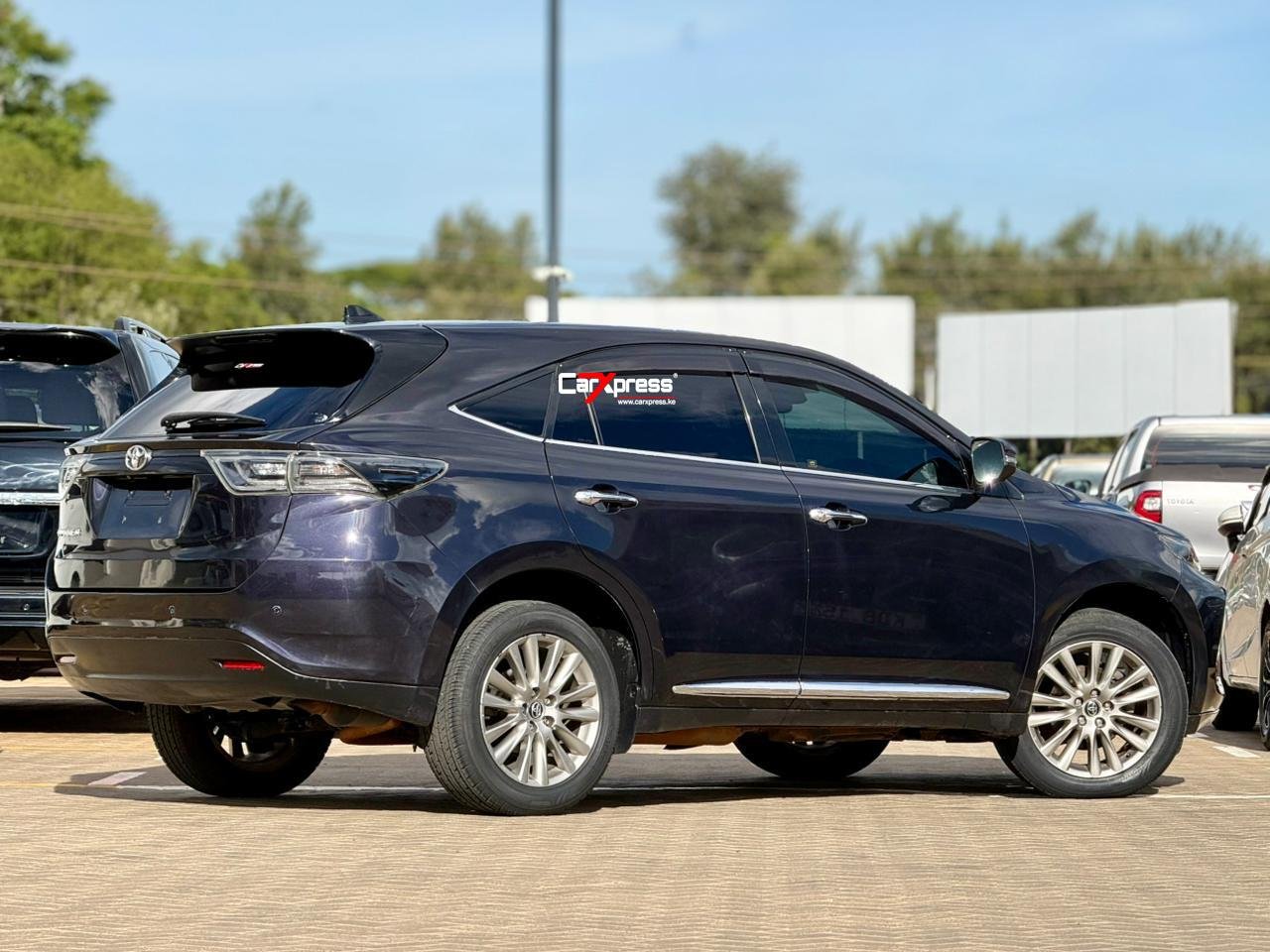 TOYOTA HARRIER thumbnail 6