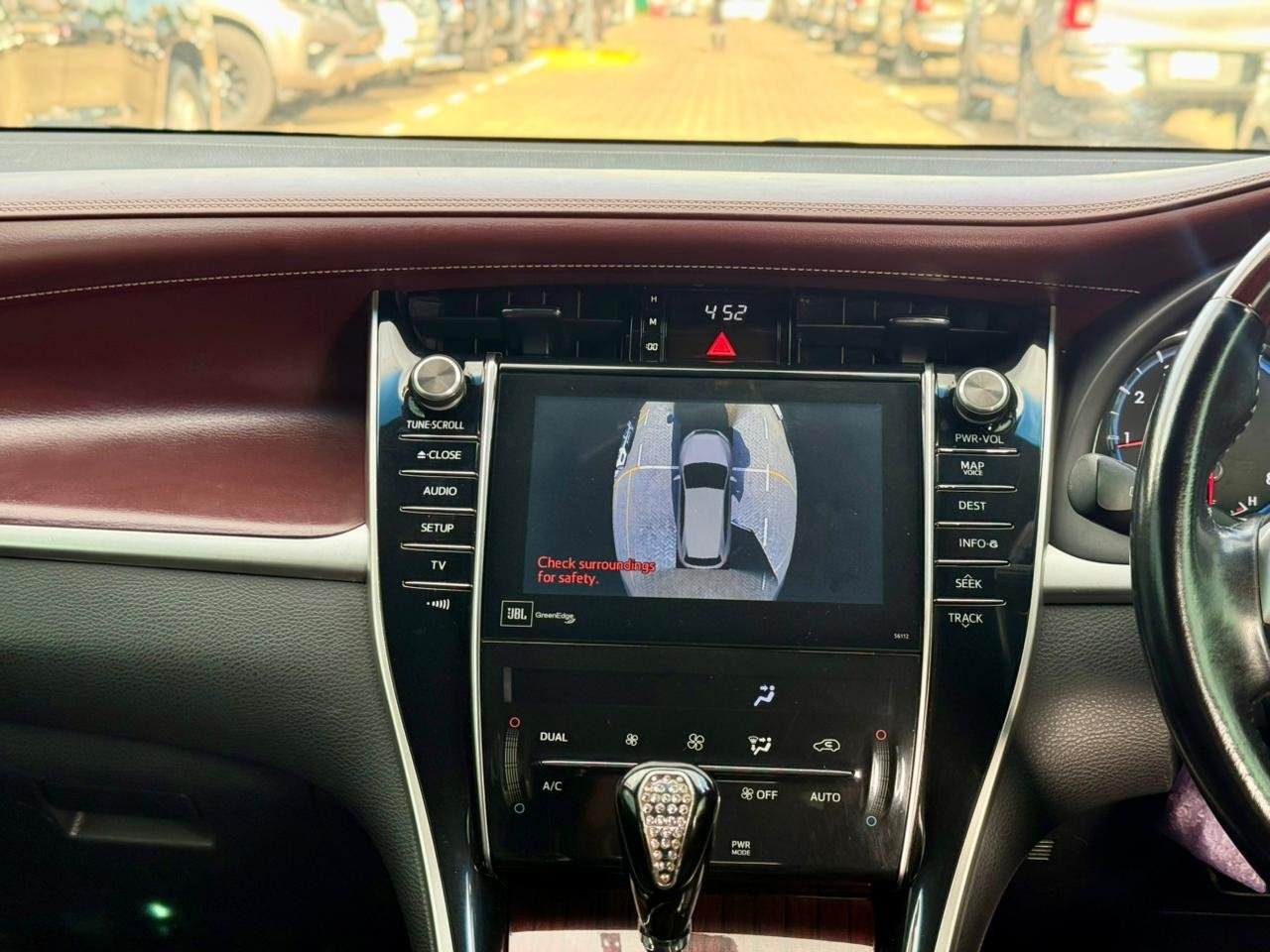 TOYOTA HARRIER thumbnail 11
