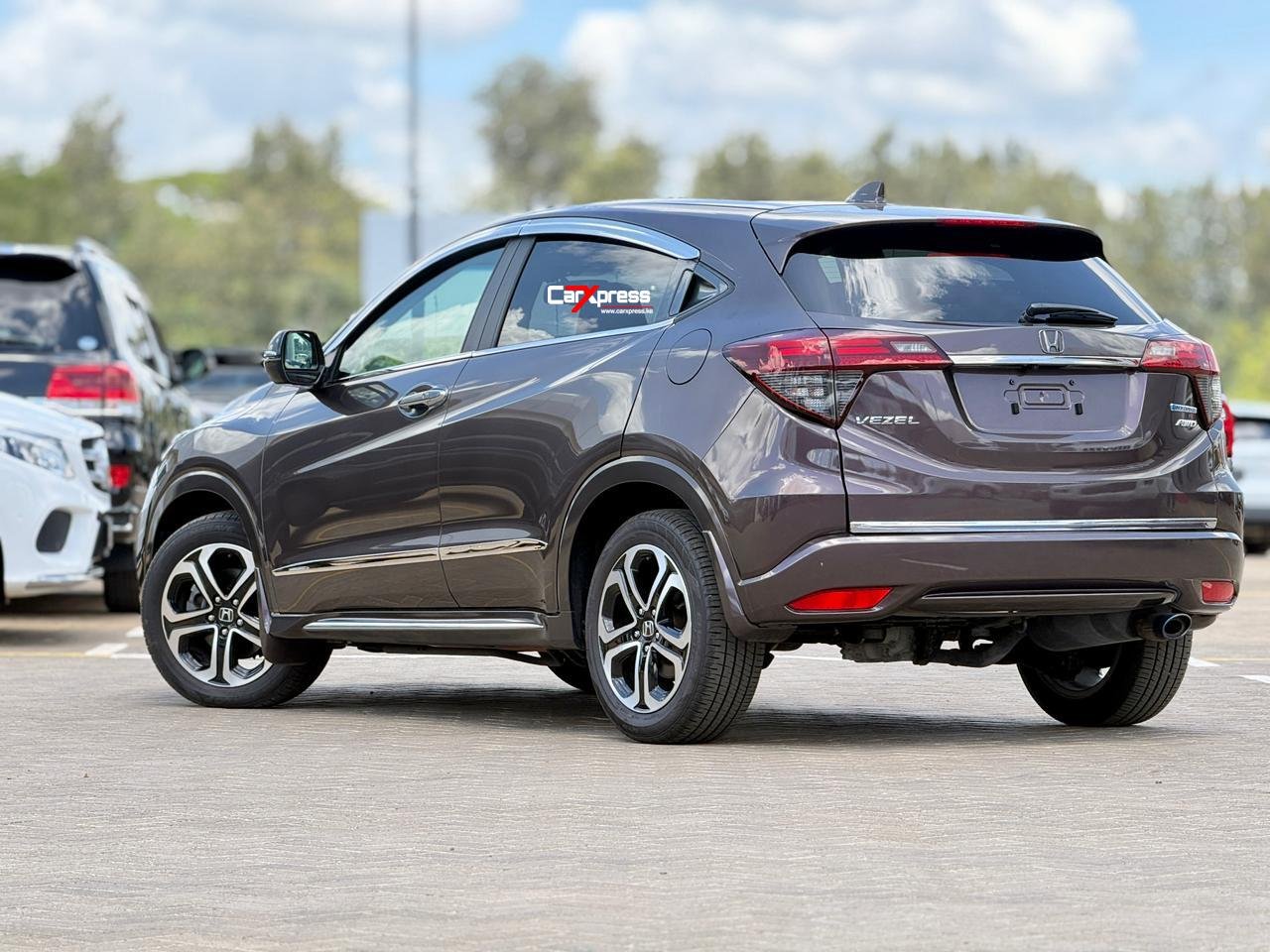 HONDA VEZEL HYBRID RU4 AWD thumbnail 2