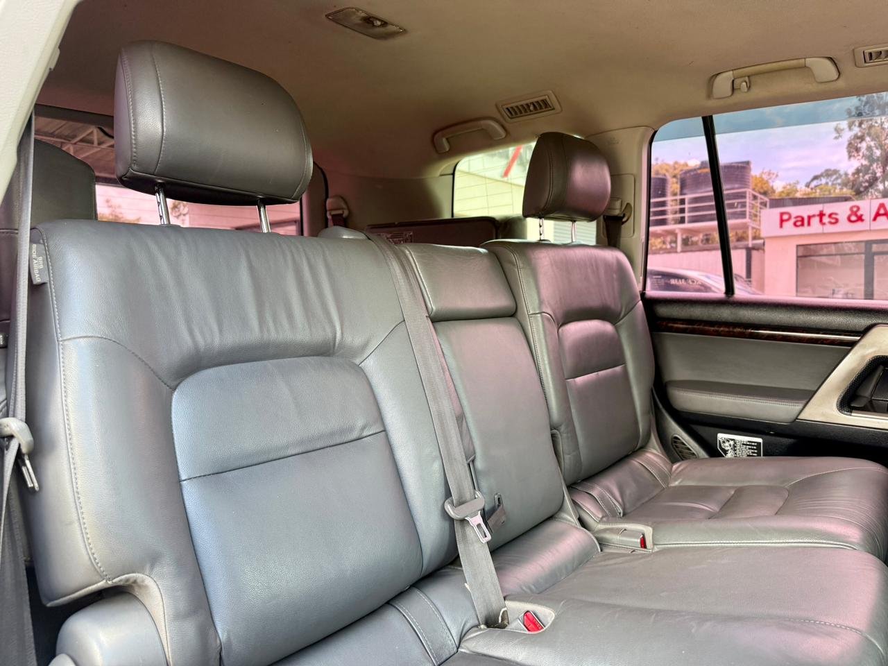 TOYOTA LAND CRUISER 200 SERIES thumbnail 16