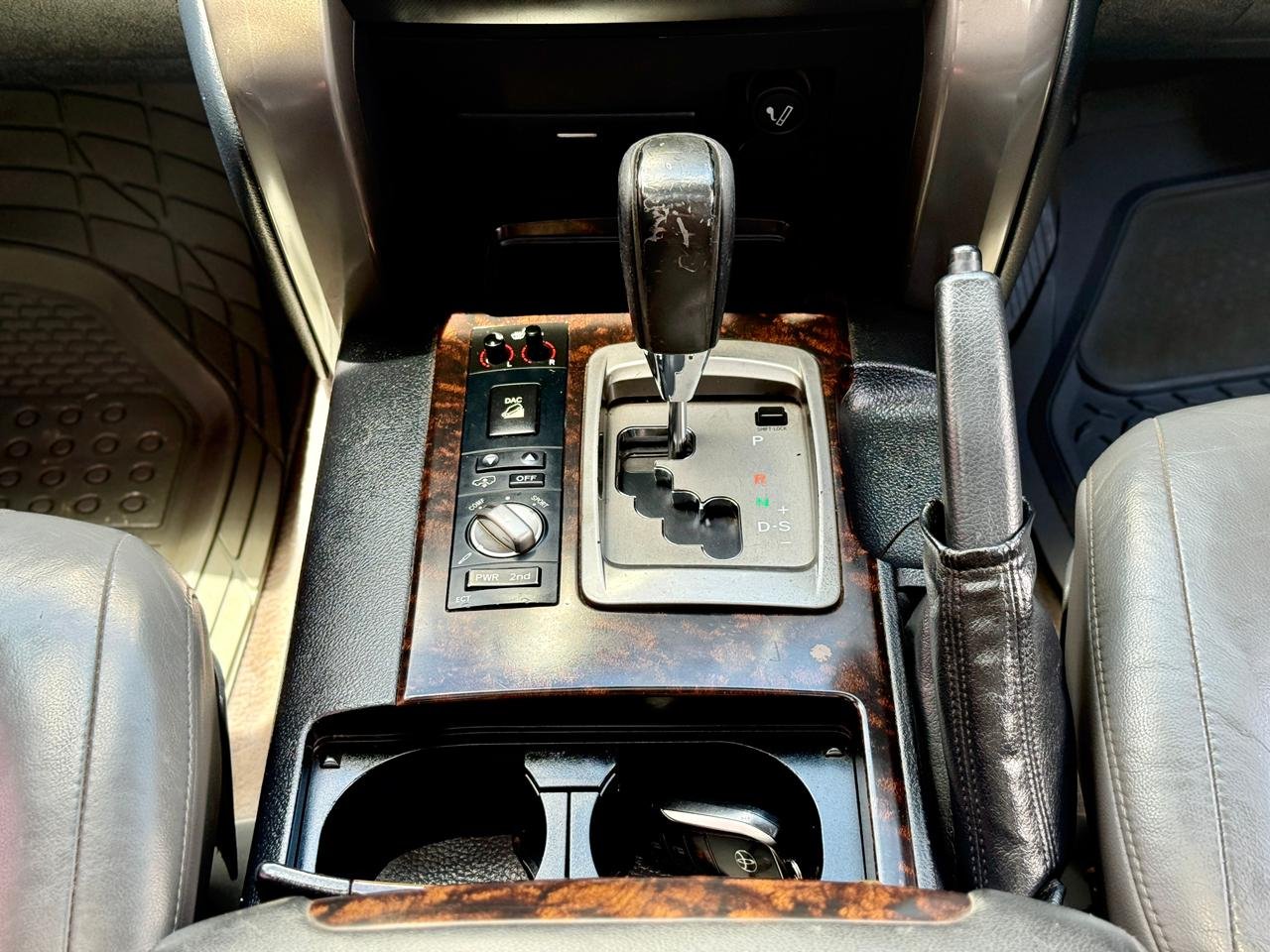 TOYOTA LAND CRUISER 200 SERIES thumbnail 11