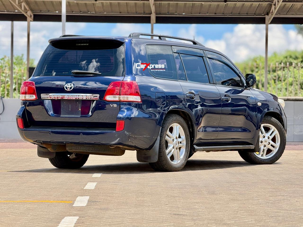 TOYOTA LAND CRUISER 200 SERIES thumbnail 6