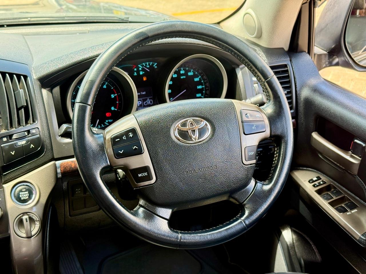 TOYOTA LAND CRUISER 200 SERIES thumbnail 14