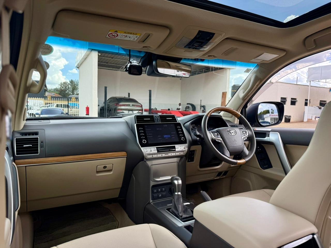 TOYOTA LAND CRUISER PRADO TXL thumbnail 11