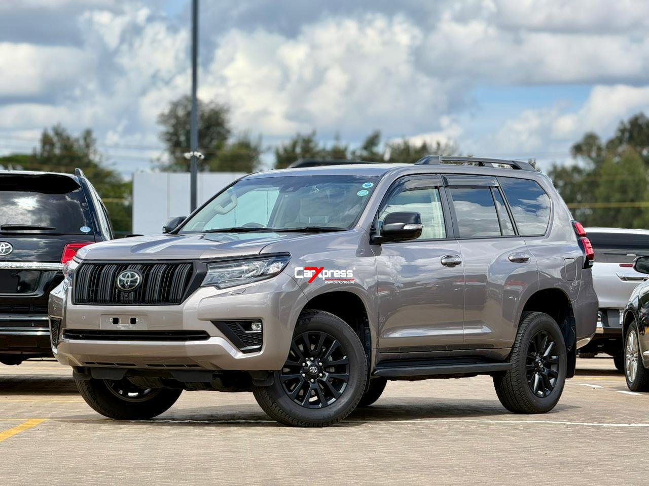 TOYOTA LAND CRUISER PRADO TXL thumbnail 5