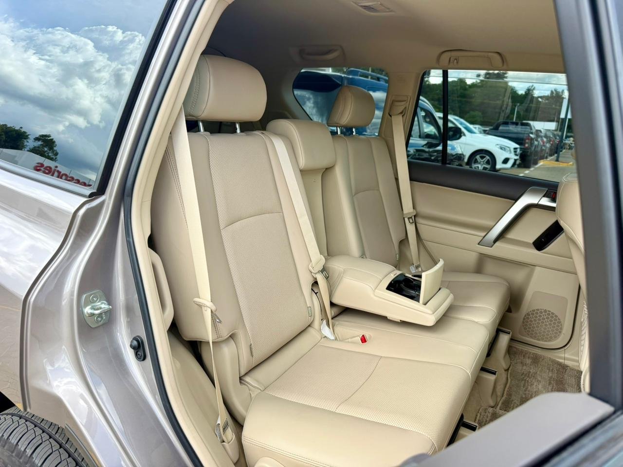 TOYOTA LAND CRUISER PRADO TXL thumbnail 13