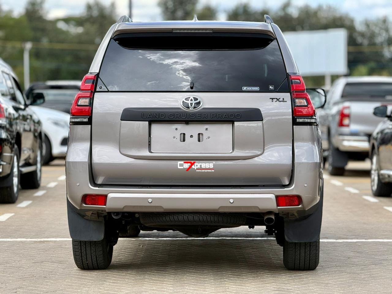 TOYOTA LAND CRUISER PRADO TXL thumbnail 4