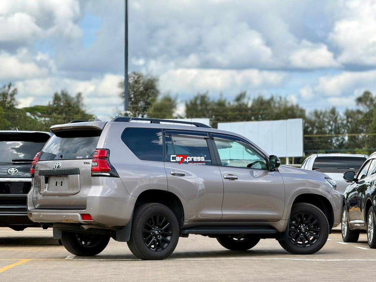 TOYOTA LAND CRUISER PRADO TXL thumbnail 6
