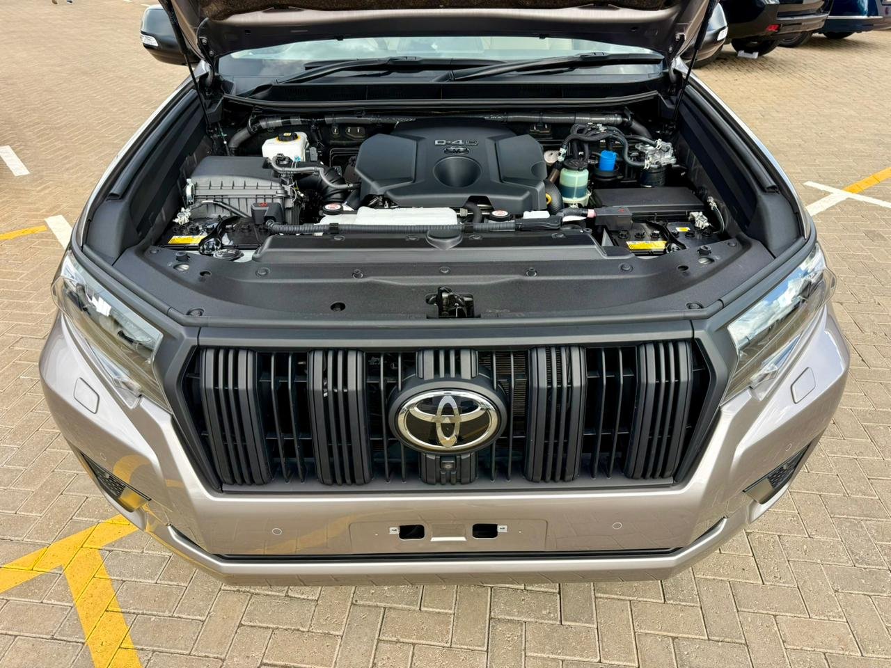 TOYOTA LAND CRUISER PRADO TXL thumbnail 17