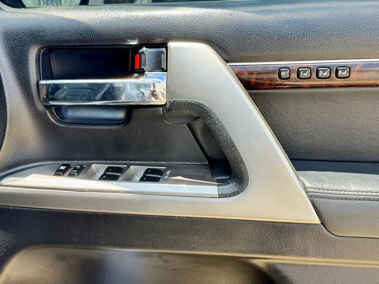 TOYOTA LANDCRUISER VX V8 thumbnail 12
