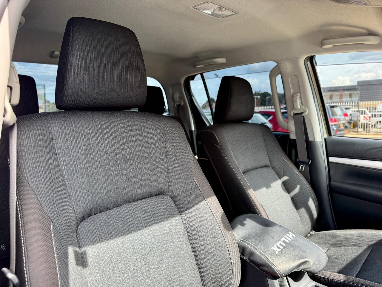 TOYOTA HILUX DOUBLE CAB thumbnail 8