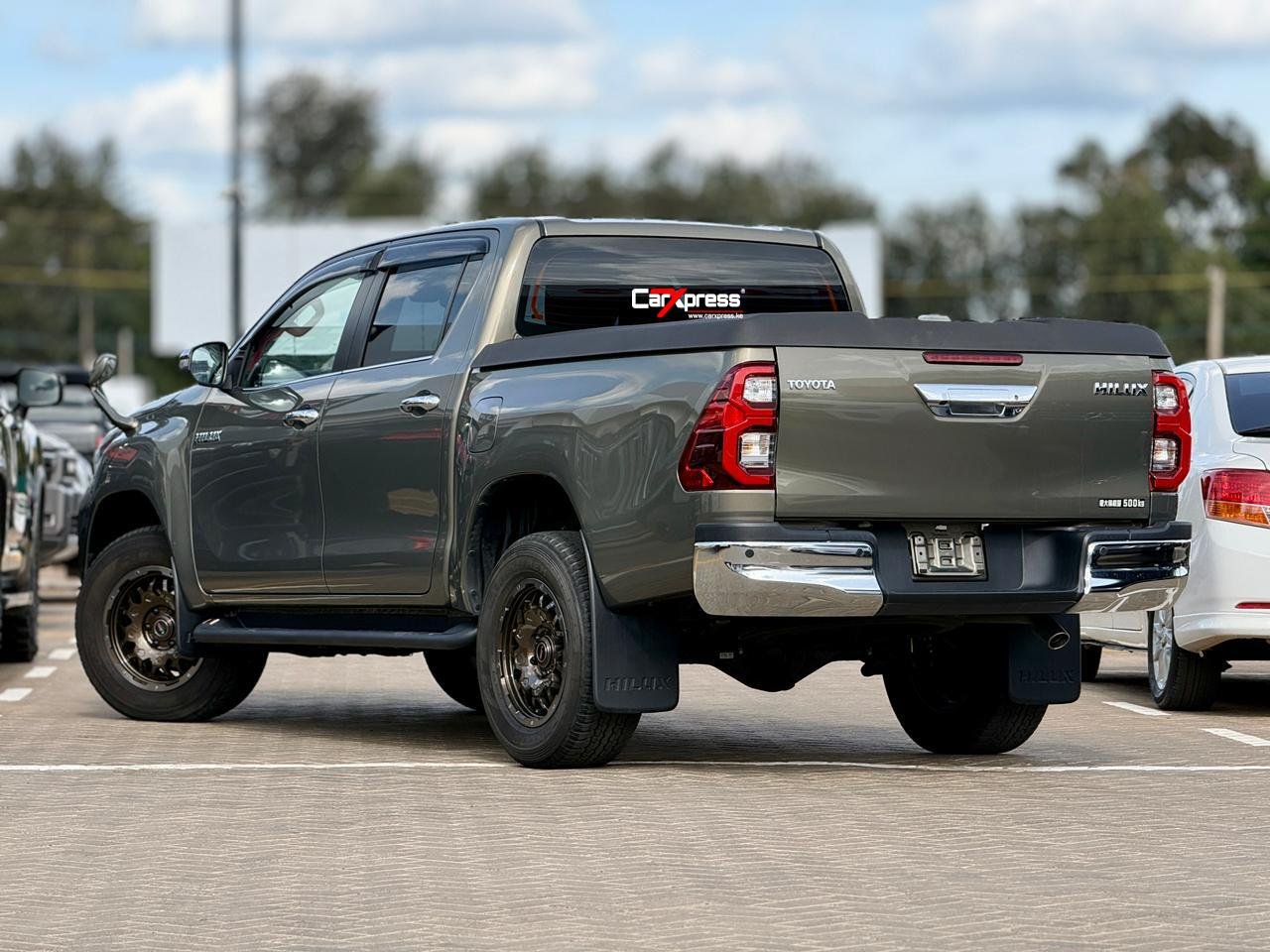 TOYOTA HILUX DOUBLE CAB thumbnail 2