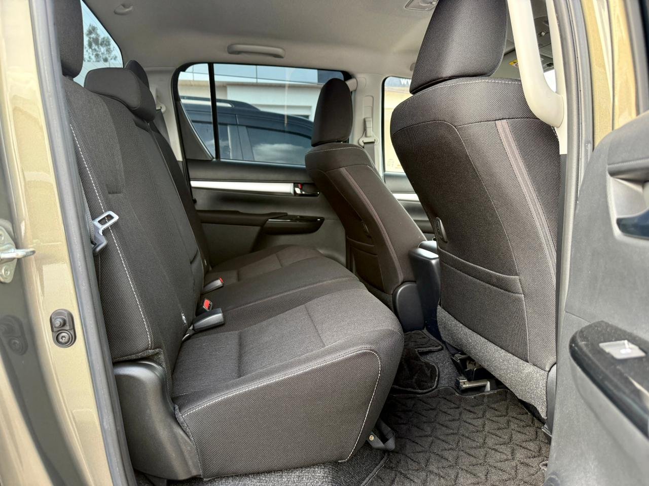TOYOTA HILUX DOUBLE CAB thumbnail 13