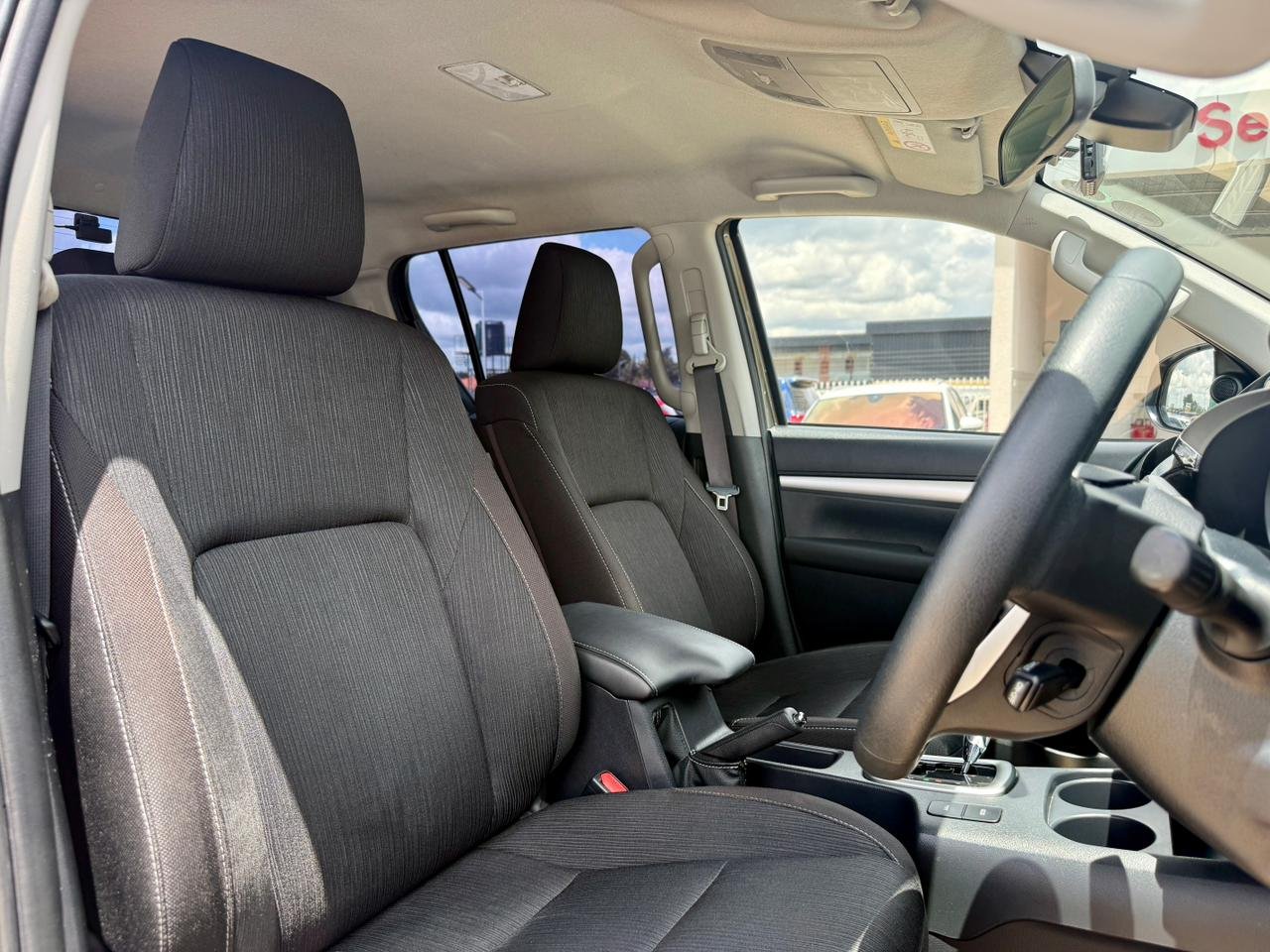 TOYOTA HILUX DOUBLE CAB thumbnail 7