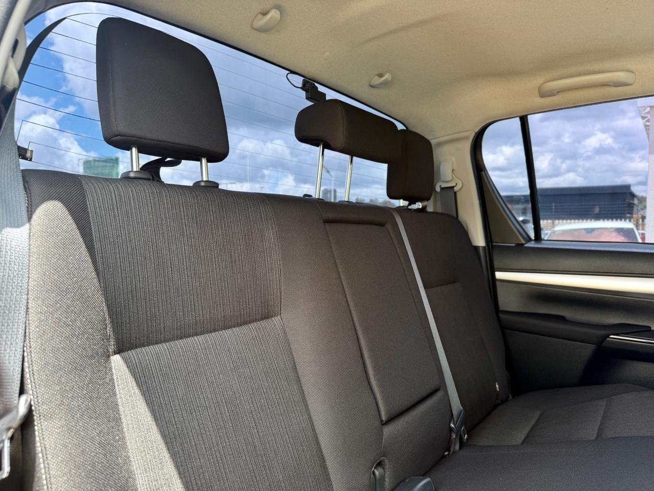 TOYOTA HILUX DOUBLE CAB thumbnail 14