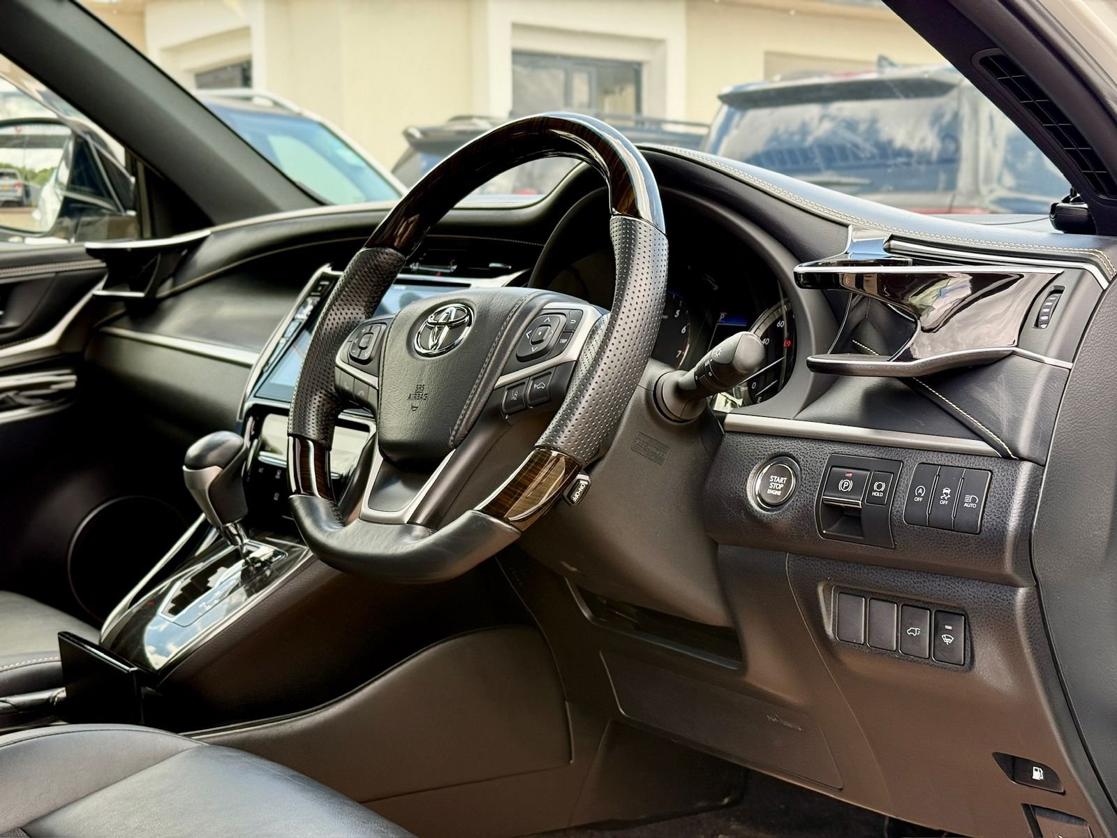 TOYOTA HARRIER ZSU65 thumbnail 13