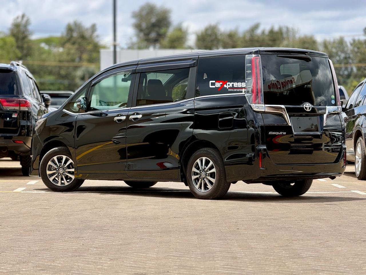 TOYOTA ESQUIRE thumbnail 2