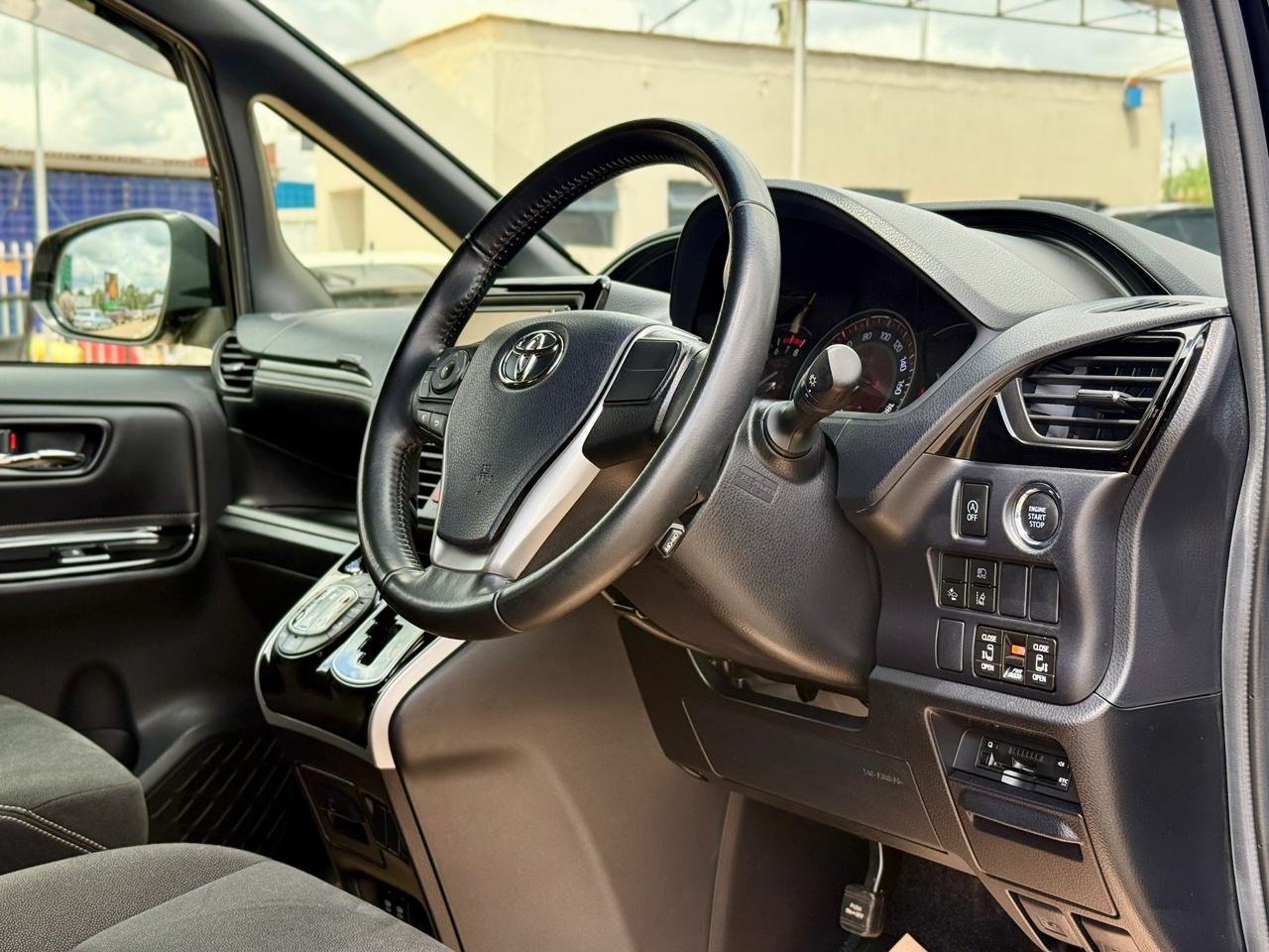 TOYOTA ESQUIRE thumbnail 7