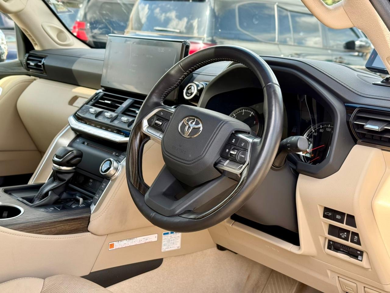 TOYOTA LAND CRUISER 300 SERIES ZX thumbnail 14