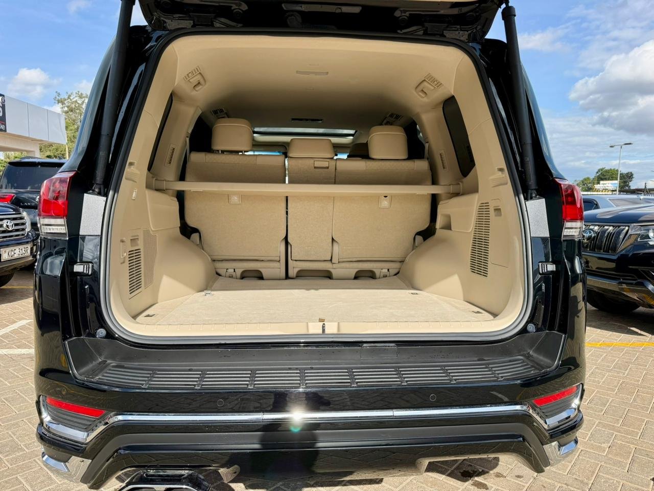 TOYOTA LAND CRUISER 300 SERIES ZX thumbnail 22