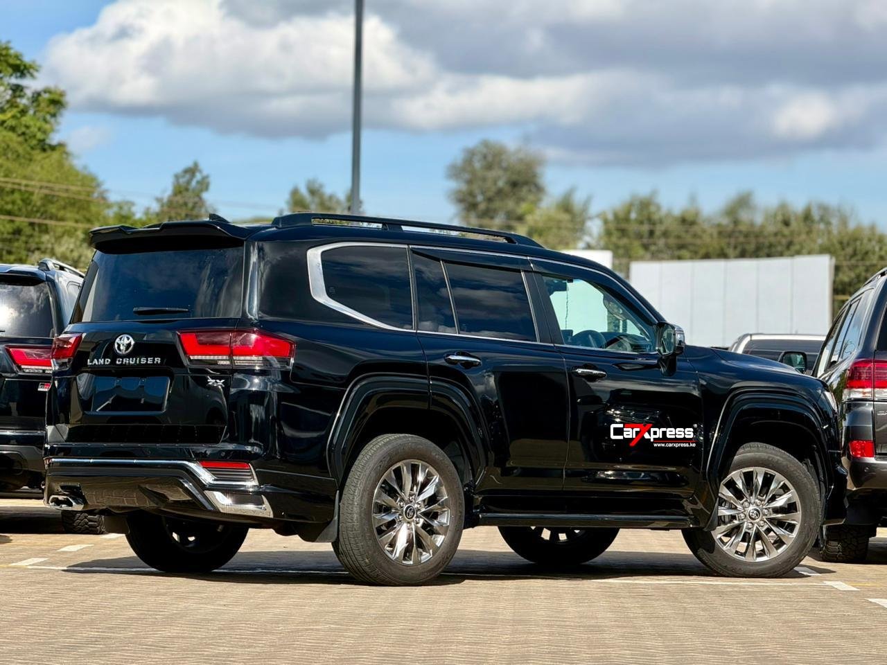 TOYOTA LAND CRUISER 300 SERIES ZX thumbnail 6