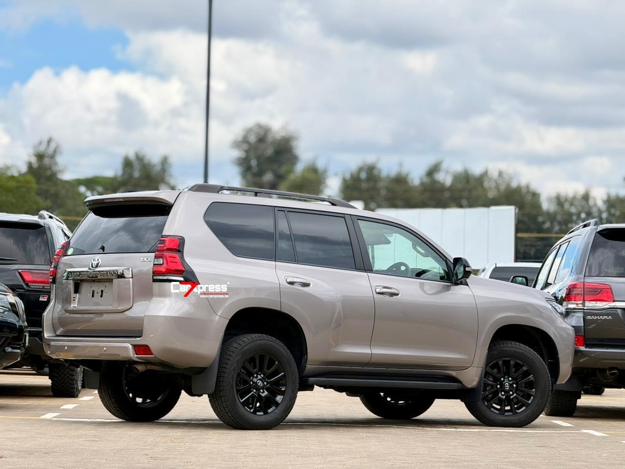 TOYOTA LAND CRUISER PRADO TXL thumbnail 6