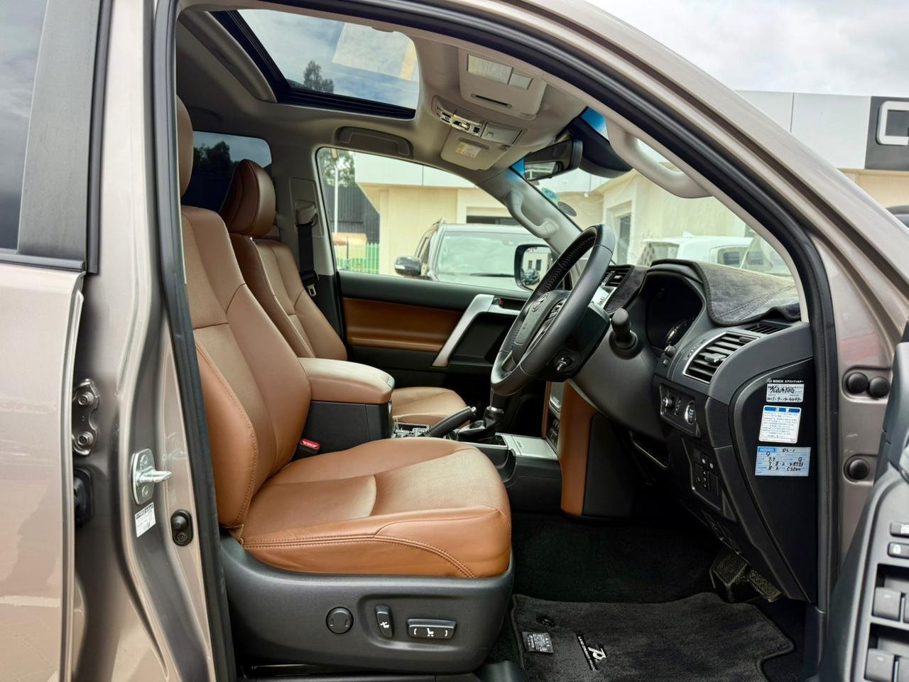 TOYOTA LAND CRUISER PRADO TXL thumbnail 7