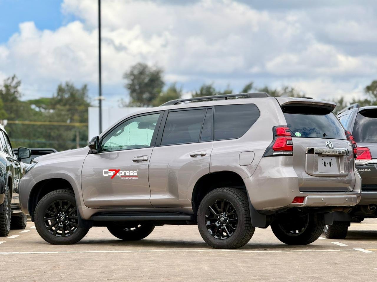 TOYOTA LAND CRUISER PRADO TXL thumbnail 2