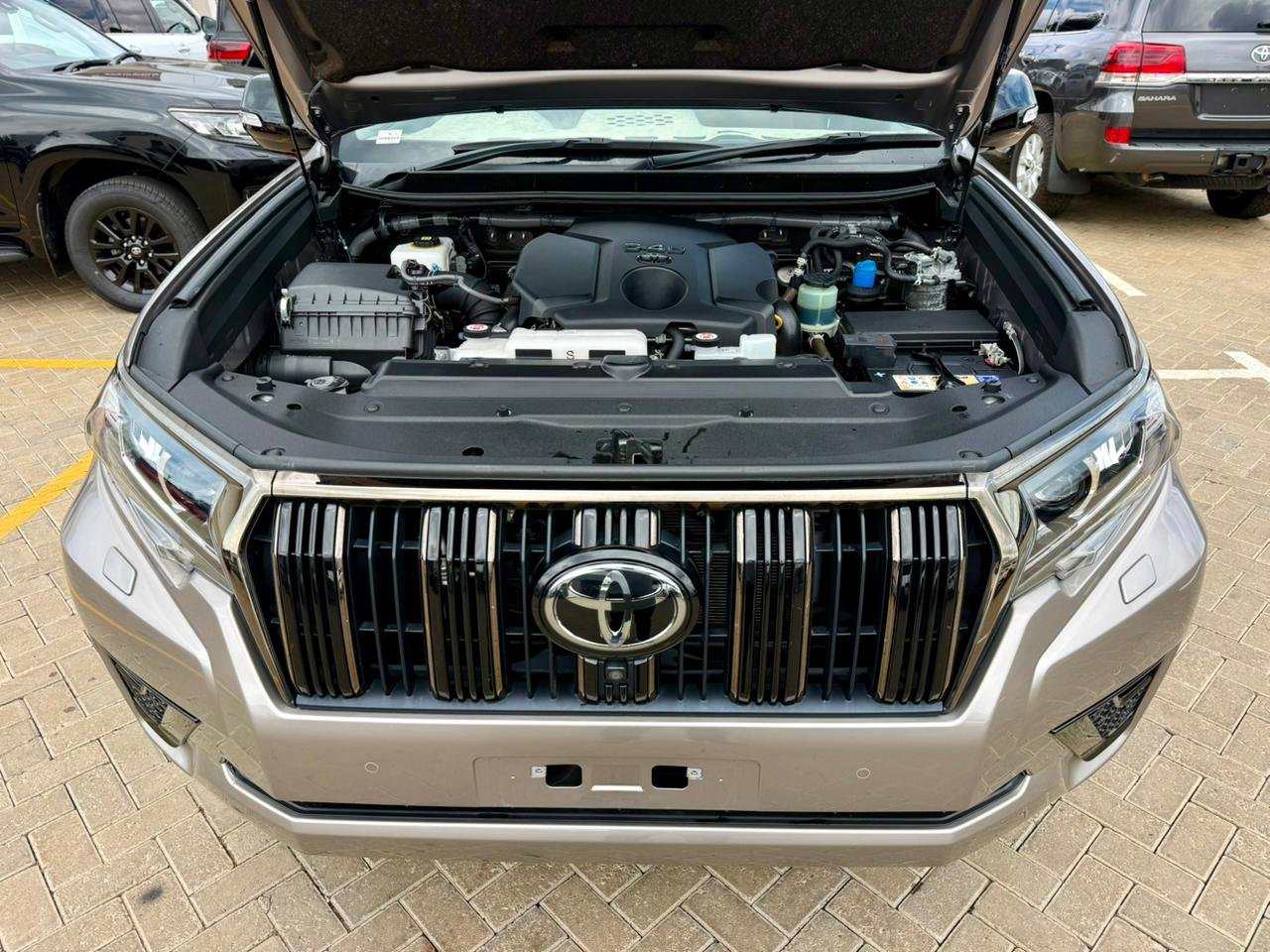 TOYOTA LAND CRUISER PRADO TXL thumbnail 16