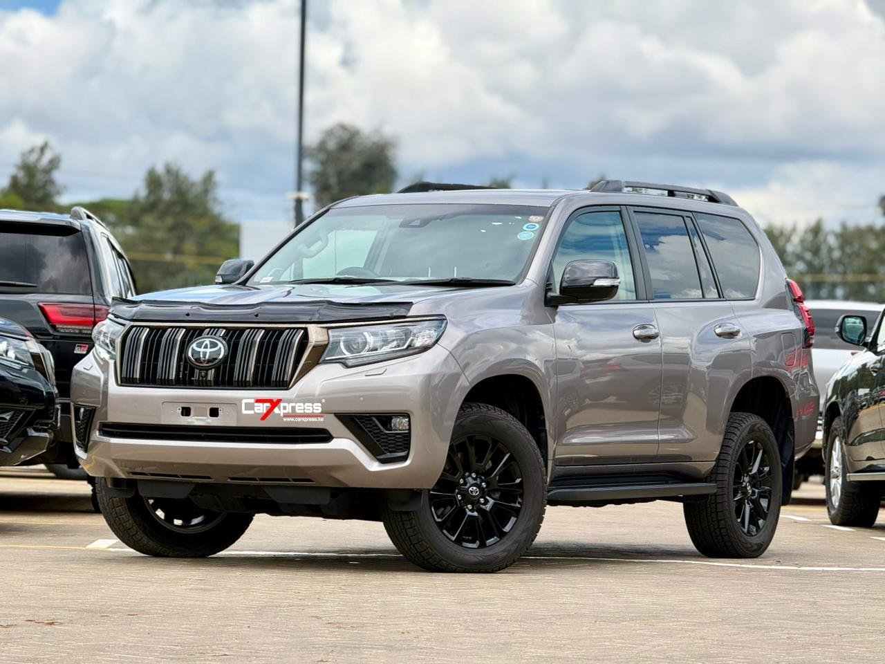 TOYOTA LAND CRUISER PRADO TXL thumbnail 5