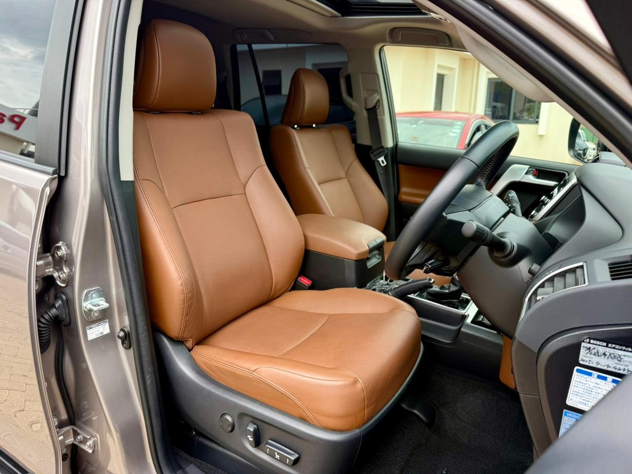 TOYOTA LAND CRUISER PRADO TXL thumbnail 8