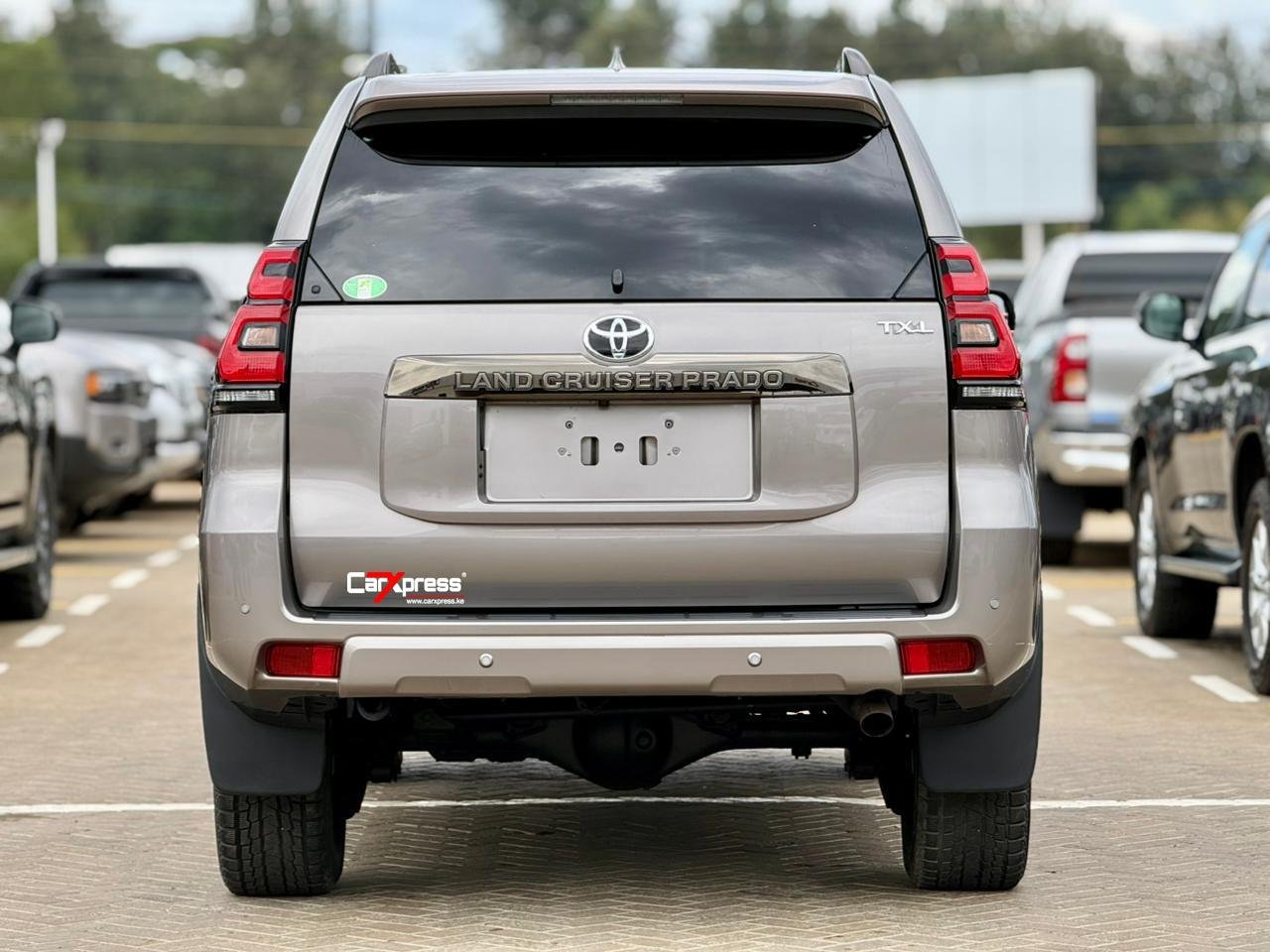 TOYOTA LAND CRUISER PRADO TXL thumbnail 4