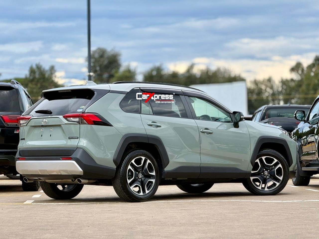 TOYOTA RAV4 ADVENTURE EDITION thumbnail 6