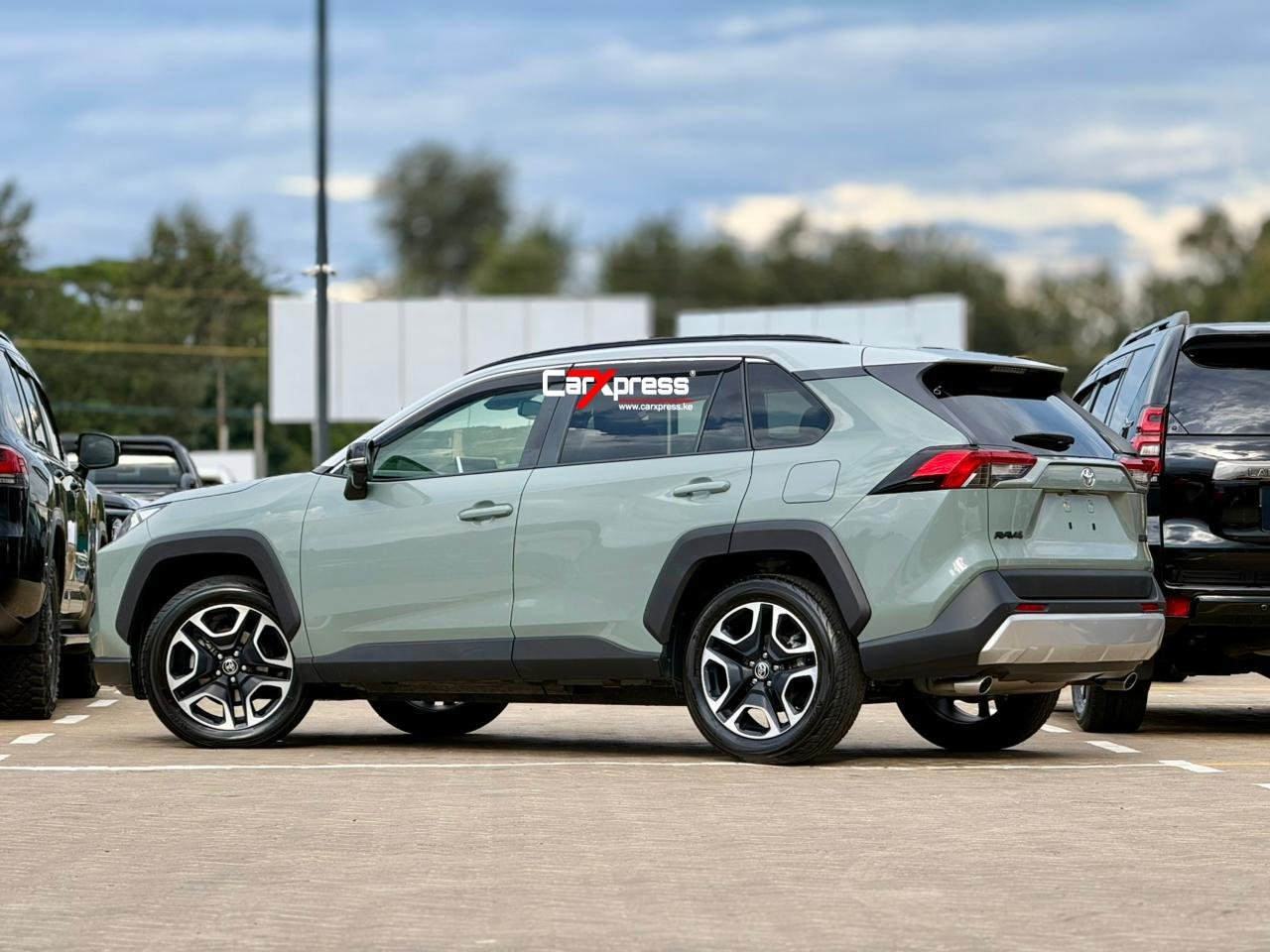 TOYOTA RAV4 ADVENTURE EDITION thumbnail 2