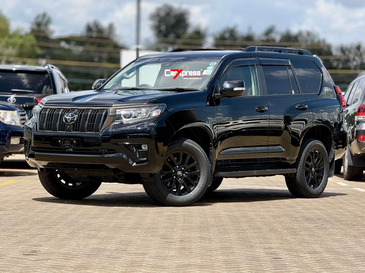 TOYOTA LAND CRUISER PRADO TXL MATT BLACK EDITION thumbnail 5