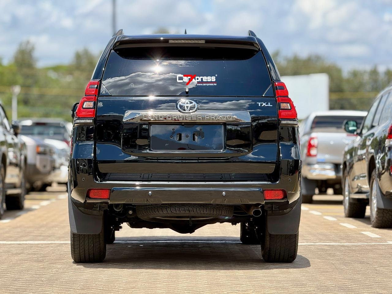 TOYOTA LAND CRUISER PRADO TXL MATT BLACK EDITION thumbnail 4