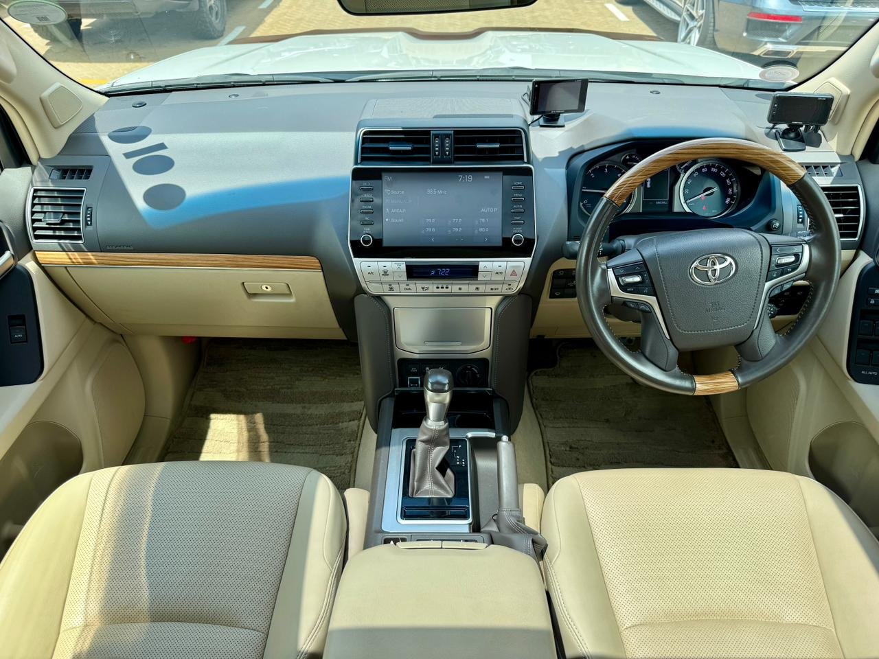 TOYOTA LAND CRUISER PRADO TXL thumbnail 9