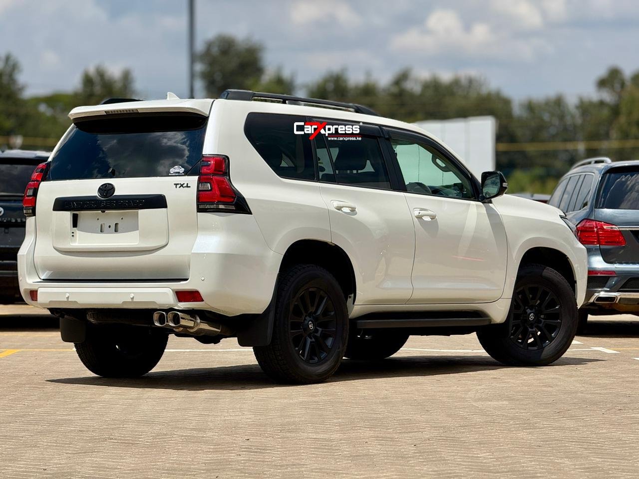 TOYOTA LAND CRUISER PRADO TXL thumbnail 6