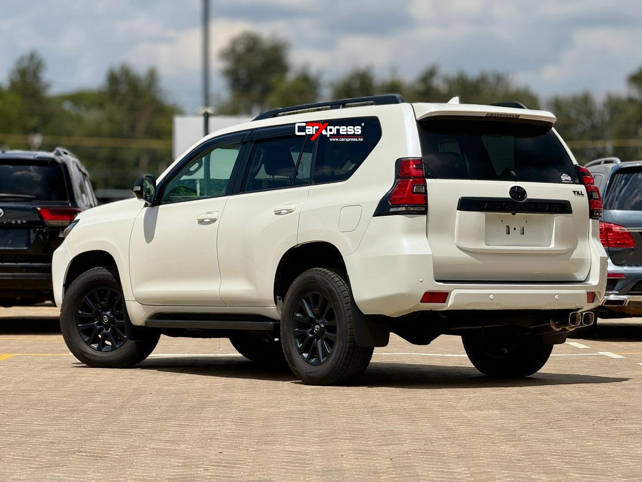 TOYOTA LAND CRUISER PRADO TXL thumbnail 2